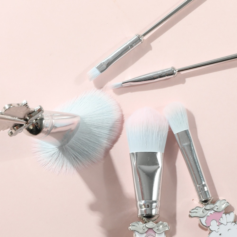 Kitty makeup brush